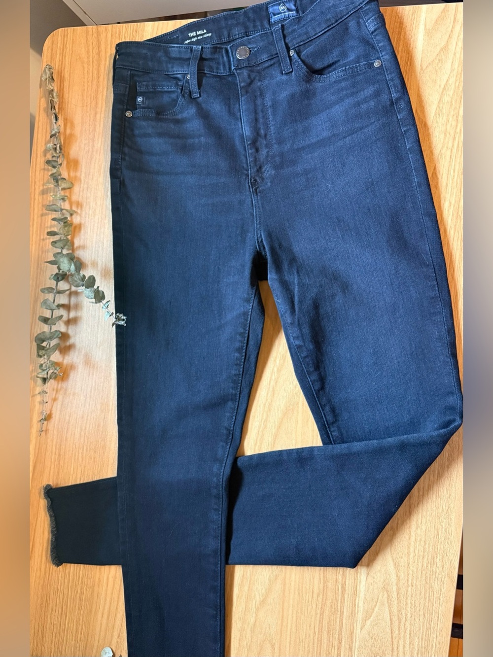 AG Adriano Goldschmied Skinny Jeans in Deep Navy Size 26